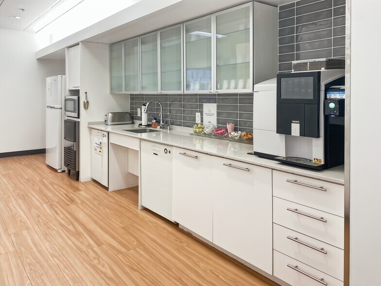 More Photos Of 24624 Interstate 45, Spring Coworking Space