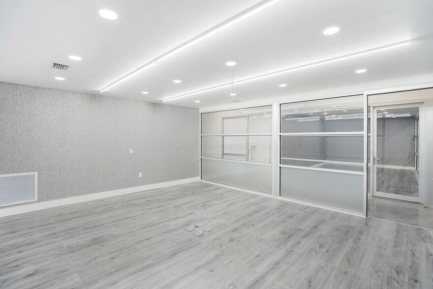 More Photos Of 10200 NW 25th St, Doral Light Distribution For Sale