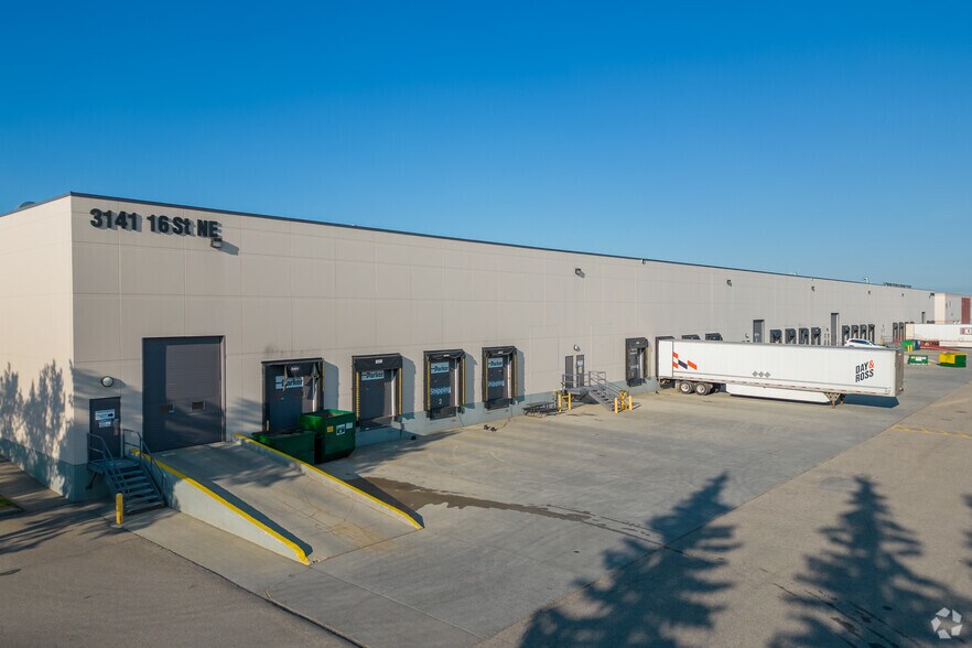 More Photos Of 3101-3141 16th St NE, Calgary Warehouse For Lease