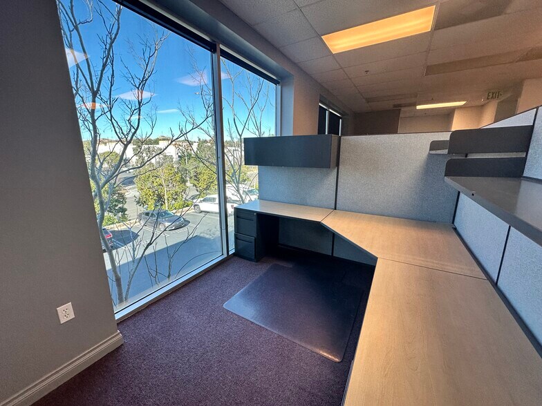 More Photos Of 28298 Constellation Rd, Valencia Warehouse For Lease