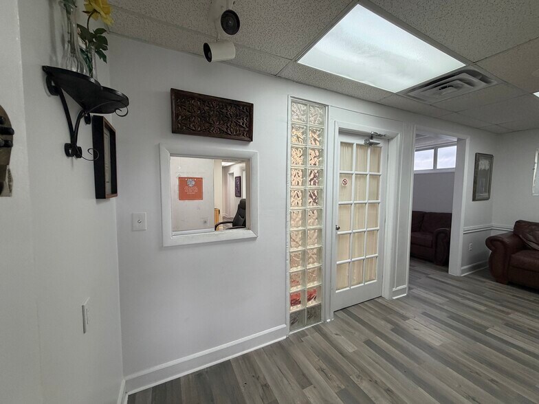 More Photos Of 600 NW 35th Ave, Miami Medical For Lease