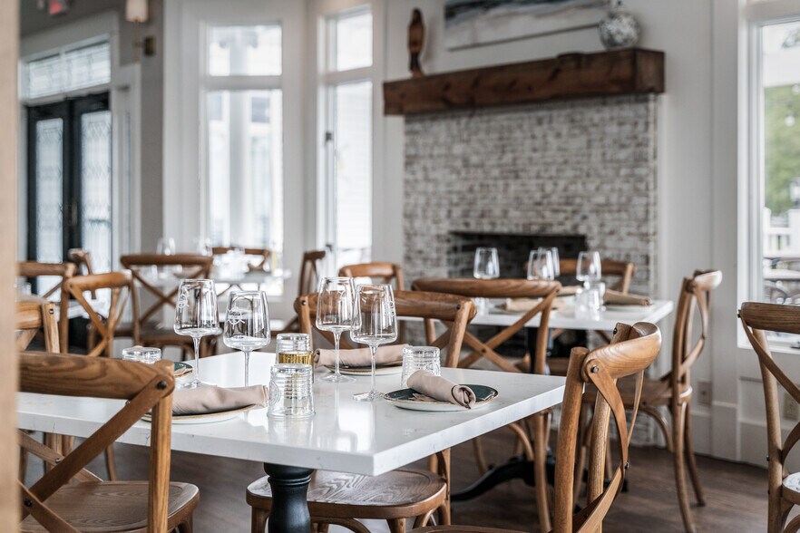 More Photos Of 738 E Main St, Belhaven Hotel For Sale