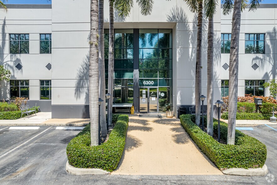 More Photos Of 6300 Park of Commerce Blvd, Boca Raton Light Manufacturing For Lease