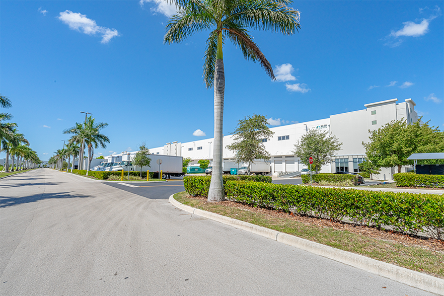 More Photos Of 2500 Commerce Center Way, Pembroke Park Warehouse For Lease