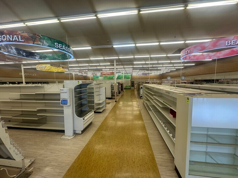 More Photos Of 856-994 Middle Country Rd, Middle Island Unknown For Lease