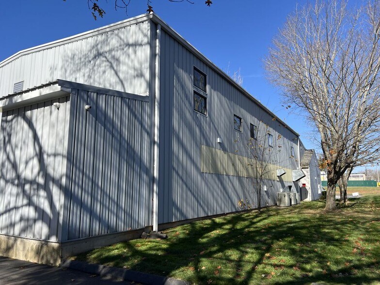 More Photos Of 588 Boston Post Rd, Guilford Freestanding For Lease