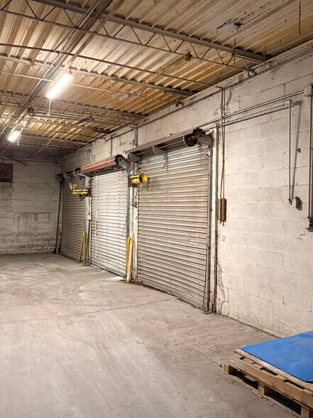 More Photos Of 451 Gordon St, Roseville Warehouse For Lease