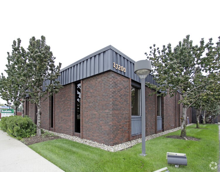 More Photos Of 33150 Schoolcraft Rd, Livonia Unknown For Lease