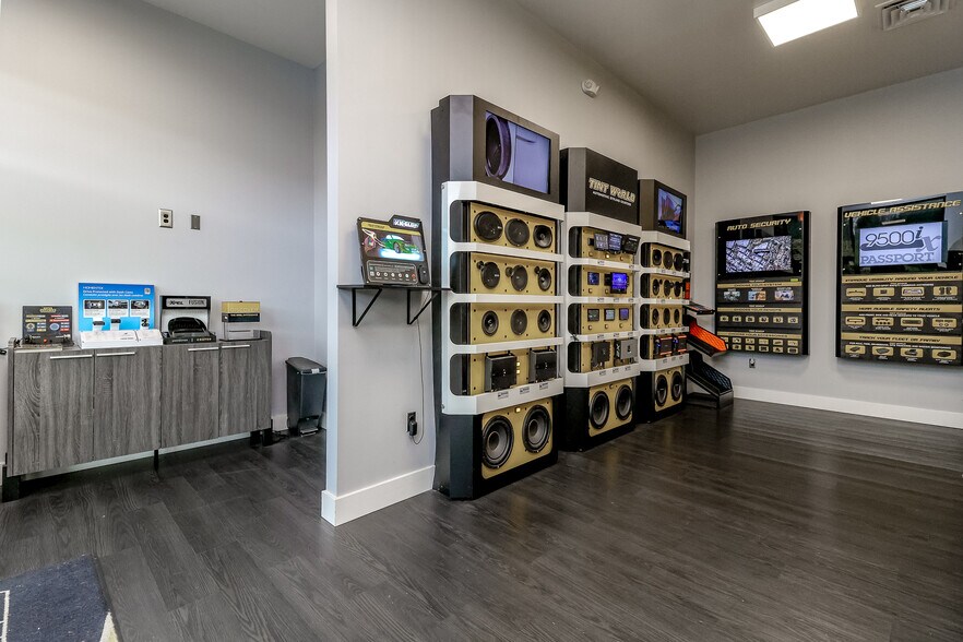 More Photos Of 6747 State Hwy 303 NE, Bremerton Auto Repair For Sale