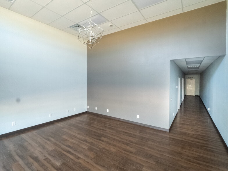 More Photos Of 1654-1664 S Choctaw Rd, Choctaw Freestanding For Lease