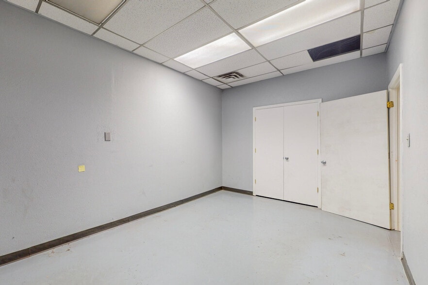 More Photos Of 1823 Commercial St NE, Albuquerque Warehouse For Sale
