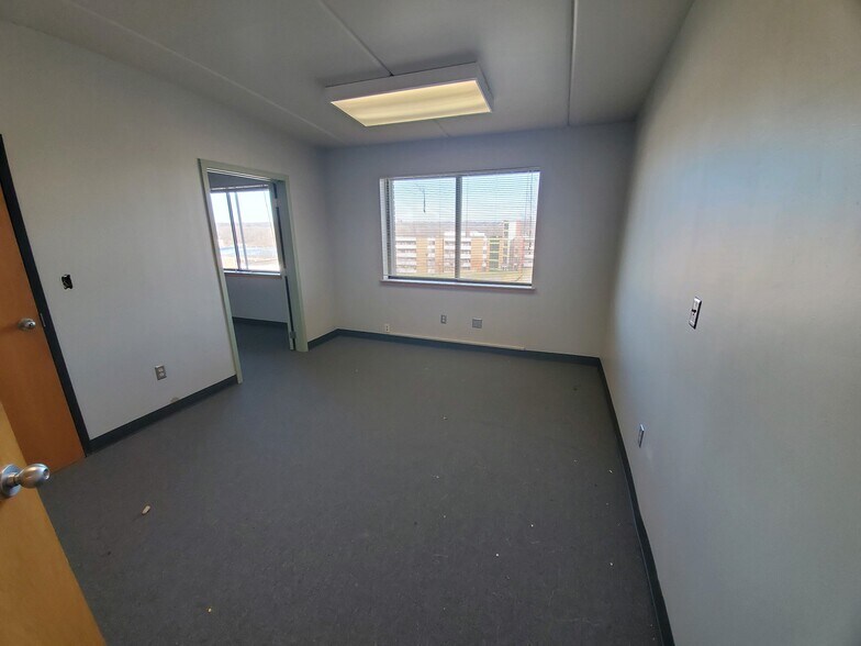 More Photos Of 2690 Fleur Dr, Des Moines Office For Lease