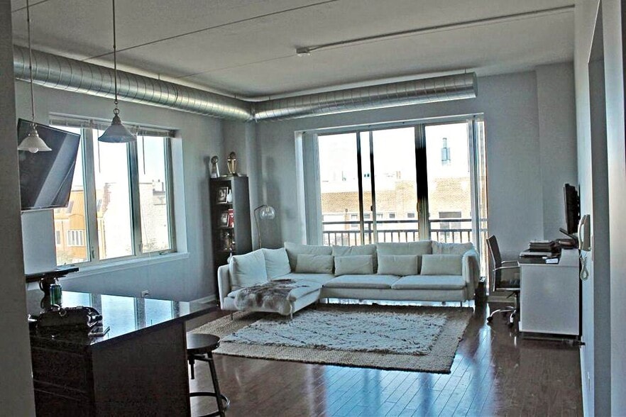 More Photos Of 900 S Western Ave, Chicago Apartments For Lease