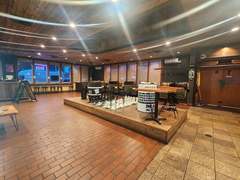 More Photos Of 633 E 1st St, Port Angeles General Retail For Sale