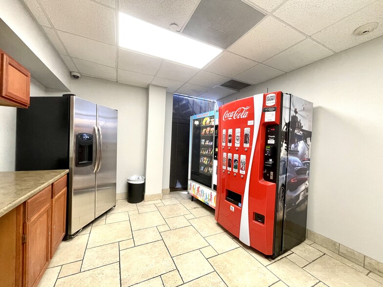 More Photos Of 7703 N Lamar Blvd, Austin Loft Creative Space For Sale