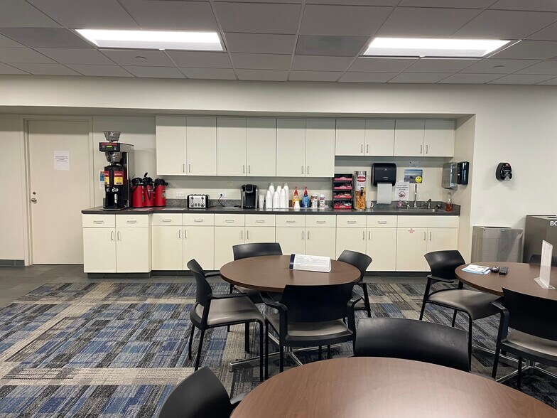 More Photos Of 1 Energy Pl, Pensacola Office For Lease