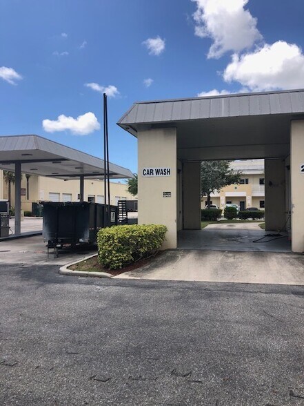 More Photos Of 2731 Vista Pky, West Palm Beach Showroom For Lease