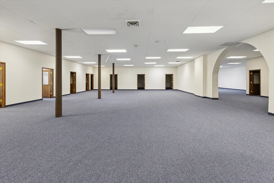 More Photos Of 711 Washington Ave, Bay City Medical For Sale