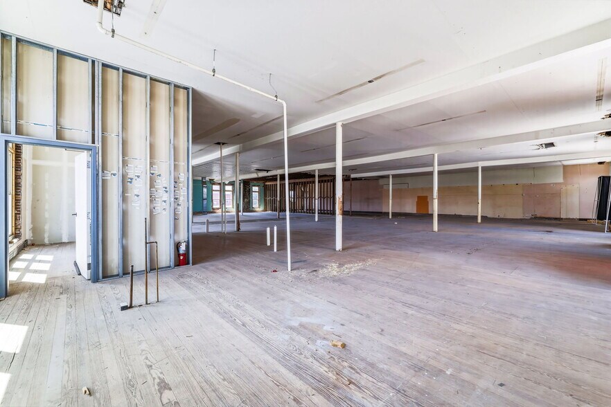 More Photos Of 29 S Chadbourne St, San Angelo Drugstore For Sale