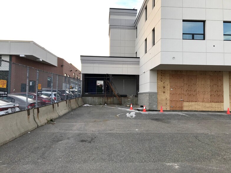 More Photos Of 43 Freeport St, Boston Flex For Lease