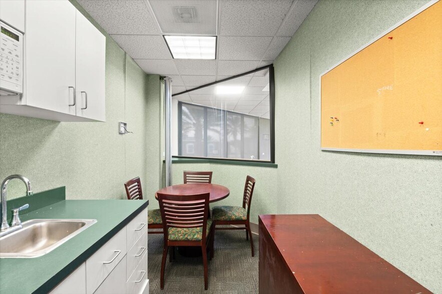 More Photos Of 128 E Granada Blvd, Ormond Beach Medical For Sale