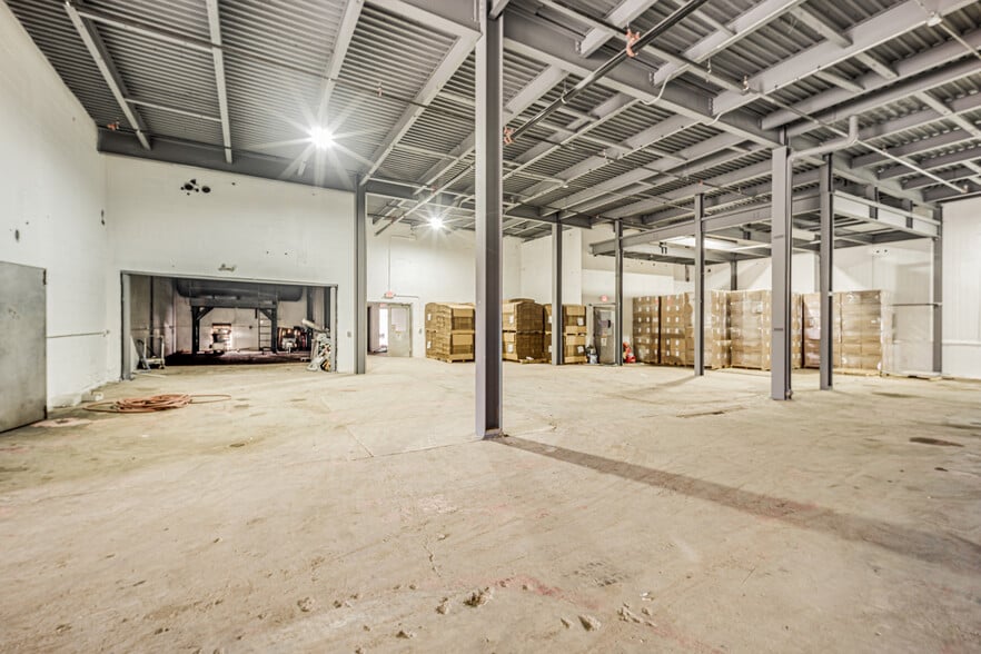 More Photos Of 201 Range, Garland Industrial For Lease