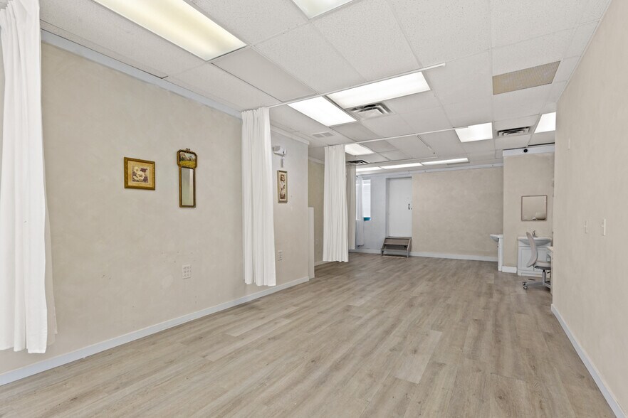 More Photos Of 2411 Drought Rd, West Kelowna General Retail For Lease