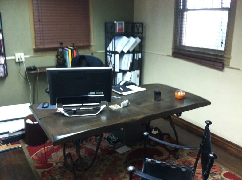 More Photos Of 125 1/2 W Mountain Ave, Las Cruces Office For Lease