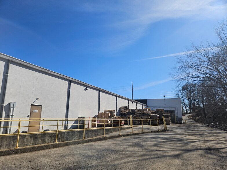 More Photos Of 15977-15981 State Route 170, Calcutta Freestanding For Lease