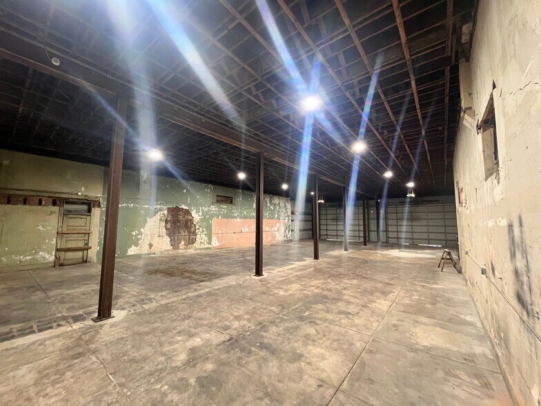 More Photos Of 400 Procter St, Port Arthur Warehouse For Lease