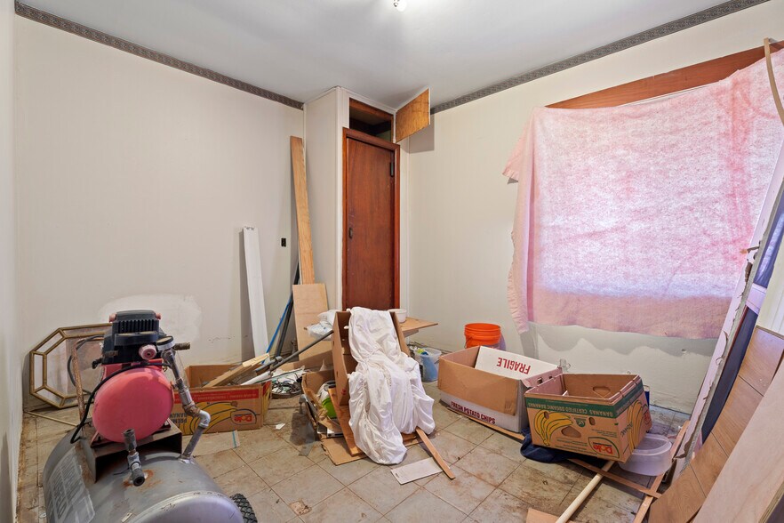 More Photos Of 300 Range St, Marshall Multifamily For Sale