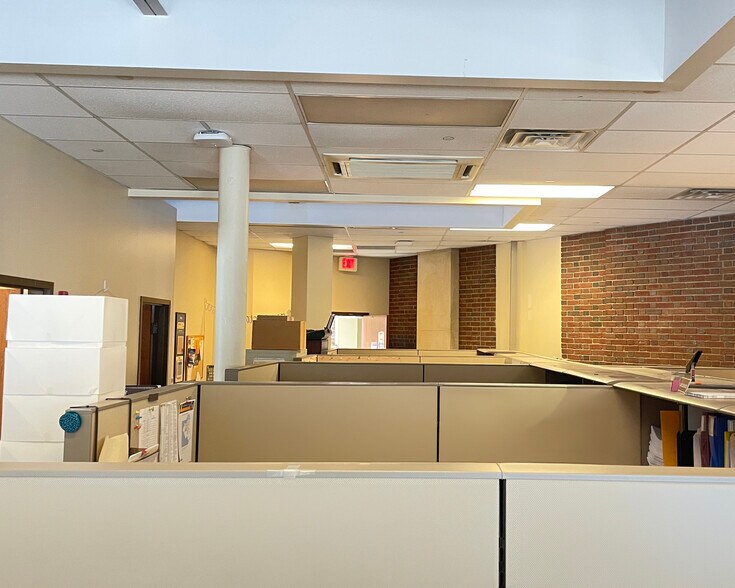 More Photos Of 240 Union Station Plz, Bethlehem Office For Sale