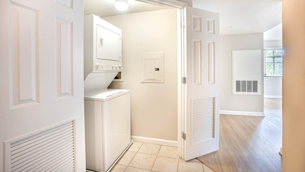 More Photos Of 901 N Nelson St, Arlington Apartments For Lease