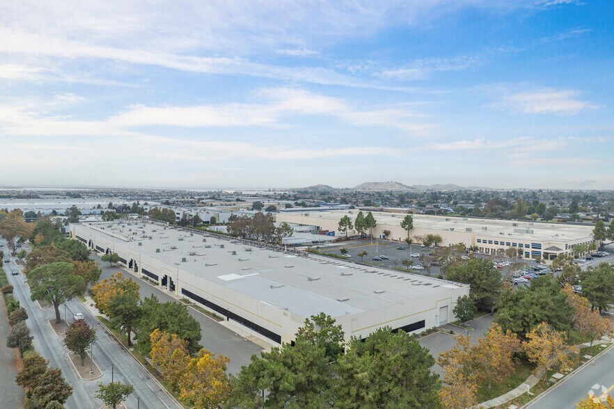 More Photos Of 7411 Central Ave, Newark Manufacturing For Lease