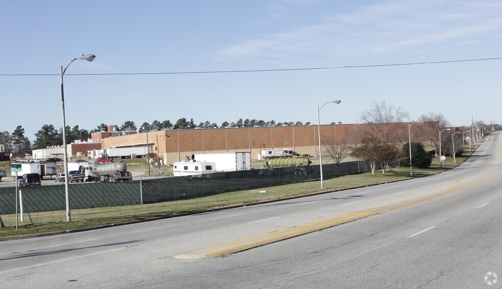 More Photos Of 300 S Main St, Mauldin Warehouse For Lease