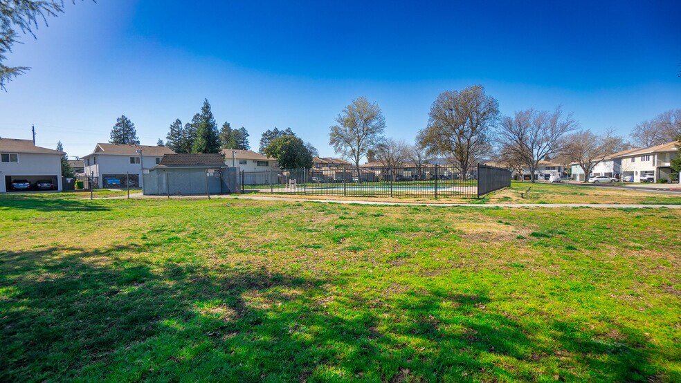 More Photos Of 1093 Del Rio Circle, Concord Apartments For Sale