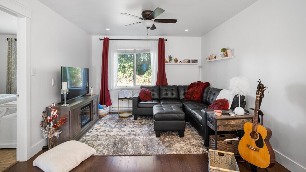 More Photos Of 380-400 Third St, Nanaimo Apartments For Sale