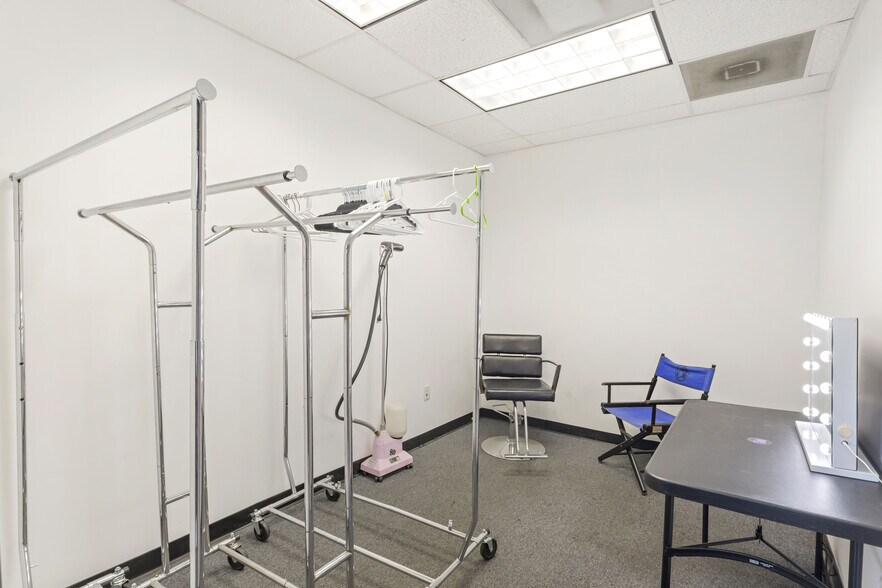 More Photos Of 315 S Flower St, Burbank Warehouse For Lease