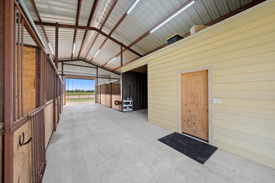 More Photos Of 1402 Eagle Ferry Rd, Anahuac Land For Sale