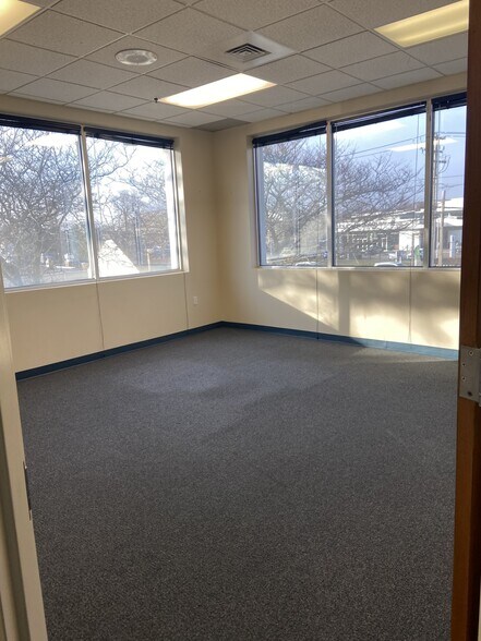 More Photos Of 610 Middle Country Rd, Saint James Auto Repair For Lease