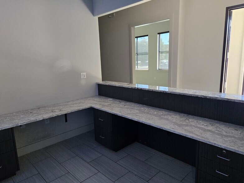 More Photos Of 8739 Davis Blvd, Keller Medical For Lease