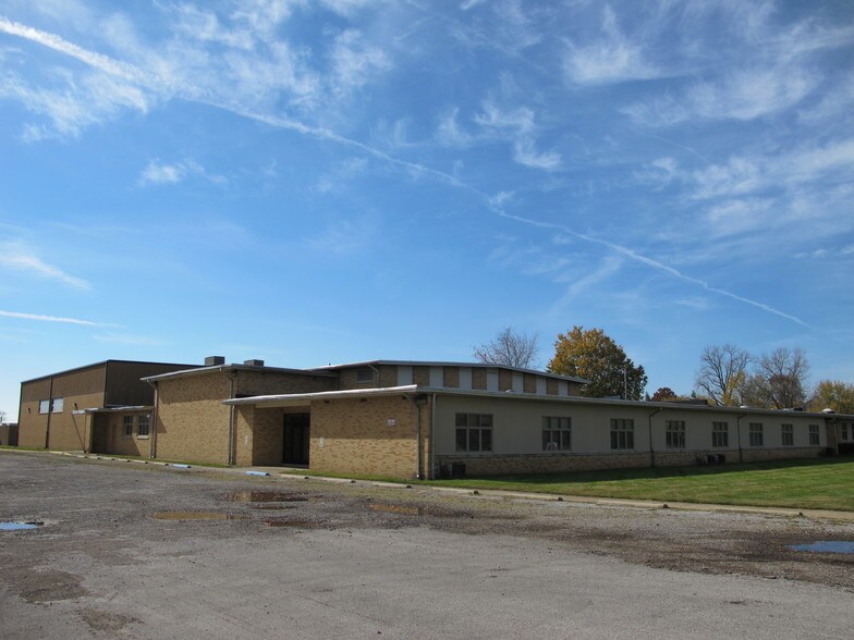More Photos Of 1901 Mascoutah Ave, Belleville Schools For Lease
