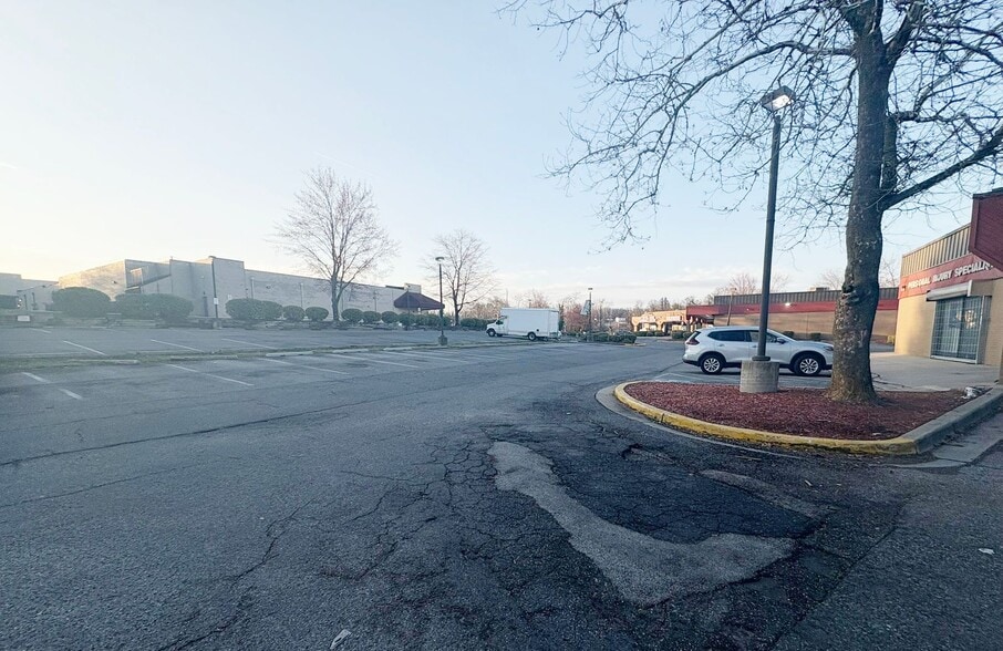 More Photos Of 97 Yost Pl, Capitol Heights Fast Food For Sale