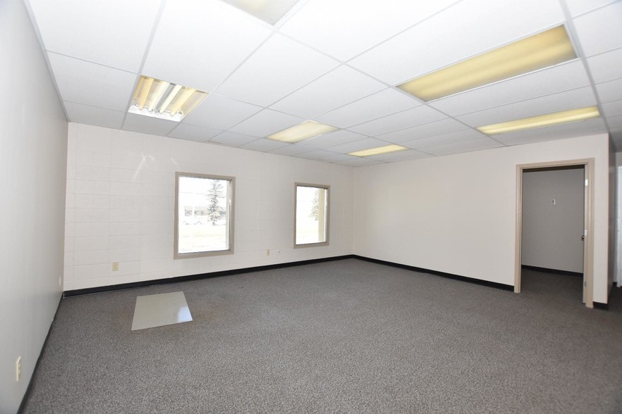 More Photos Of 2101 84 Av NW, Edmonton Light Manufacturing For Sale