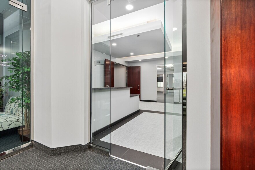 More Photos Of 7060 N Fresno St, Fresno Office For Lease