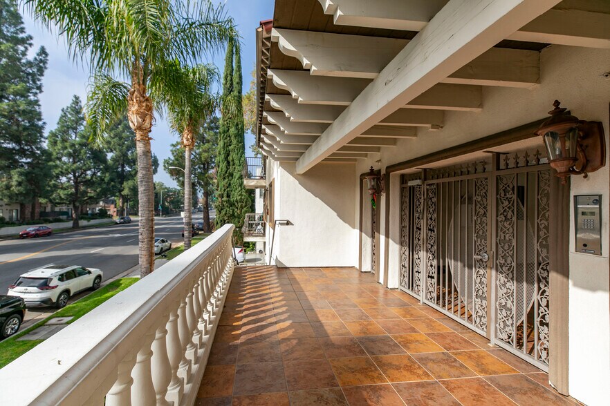 More Photos Of 17115 Chatsworth St, Granada Hills Apartments For Sale