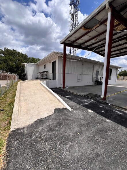 More Photos Of 5387 L B McLeod Rd, Orlando Warehouse For Lease
