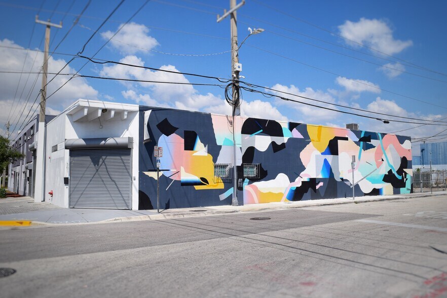 More Photos Of 301-311 NW 28th St, Miami Showroom For Lease