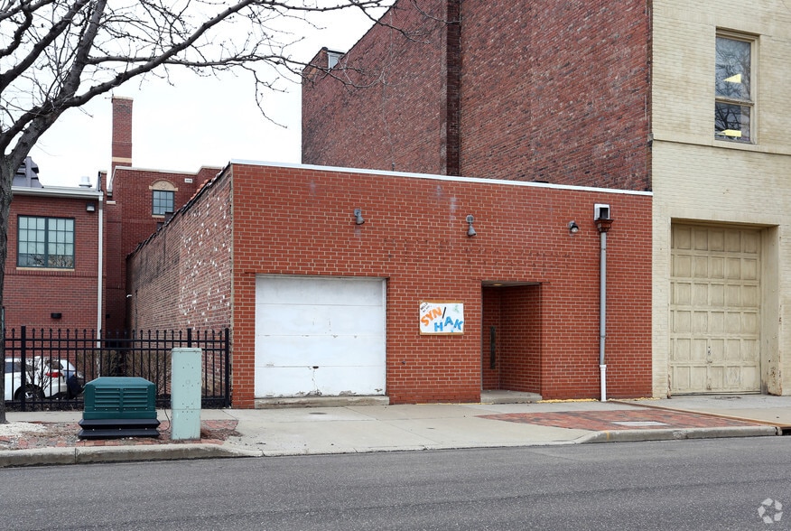 More Photos Of 48 S Summit St, Akron Warehouse For Lease