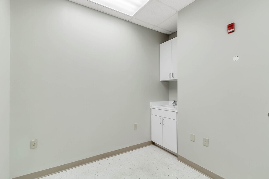 More Photos Of 7932 W Sand Lake Rd, Orlando Office For Sale